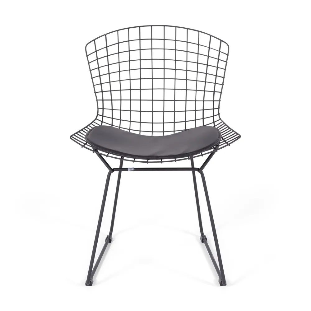Replica della sedia in metallo Bertoia in acciaio nero in stile industriale del famoso designer Hans J. Wegner