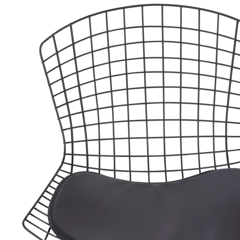 Replica della sedia in metallo Bertoia in acciaio nero in stile industriale del famoso designer Hans J. Wegner