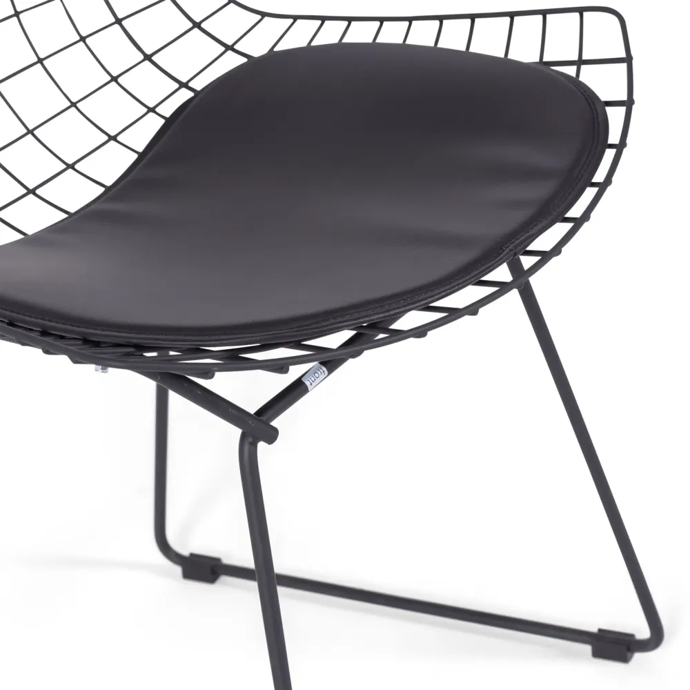 Replica della sedia in metallo Bertoia in acciaio nero in stile industriale del famoso designer Hans J. Wegner