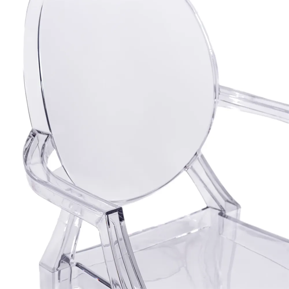 Replica della sedia Louis Ghost di Phillipe Starck