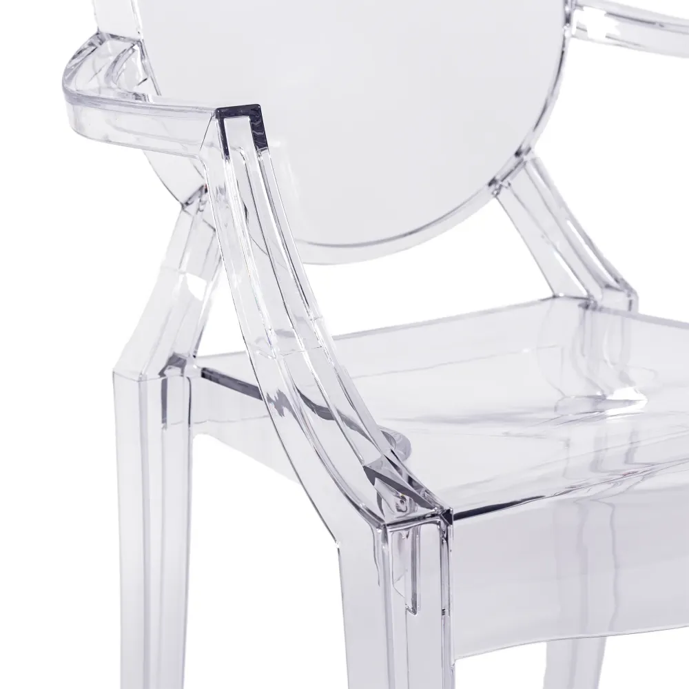 Replica della sedia Louis Ghost di Phillipe Starck