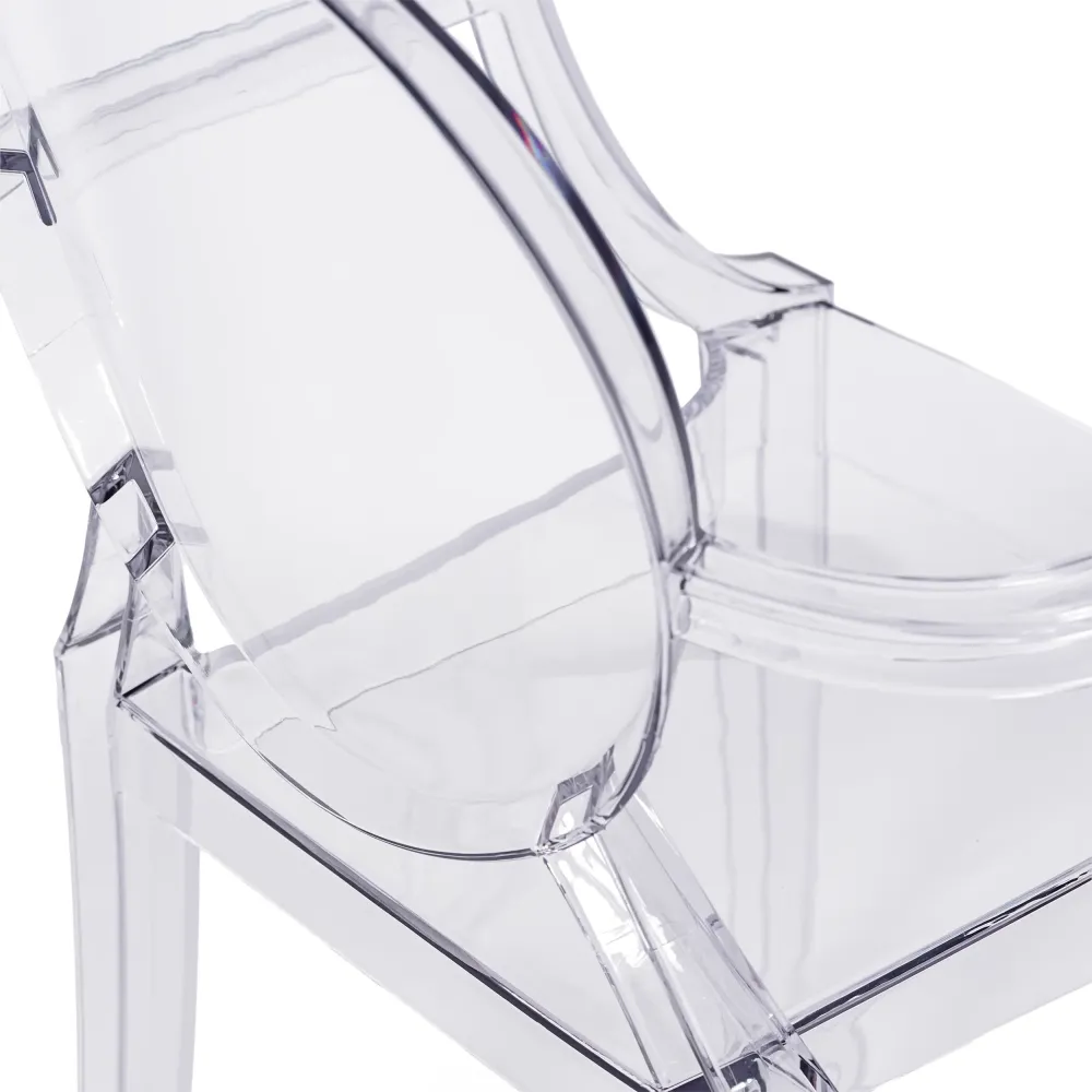 Replica della sedia Louis Ghost di Phillipe Starck