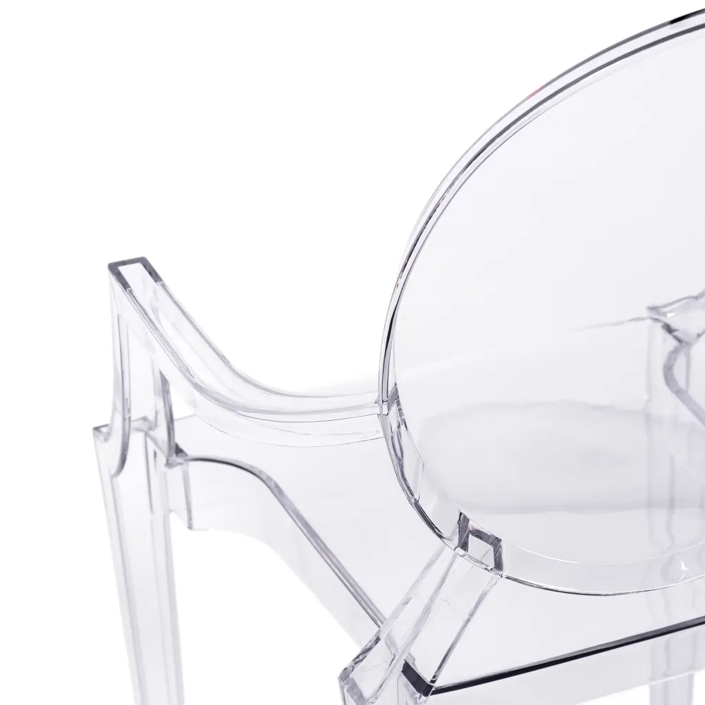 Replica della sedia Louis Ghost di Phillipe Starck