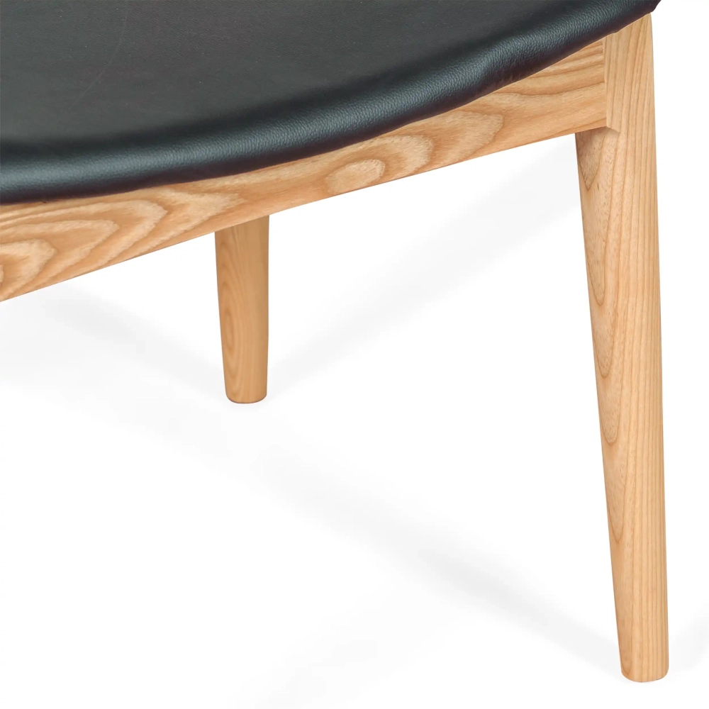 Replica della famosa sedia Elbow, disegnata da Hans J. Wegner