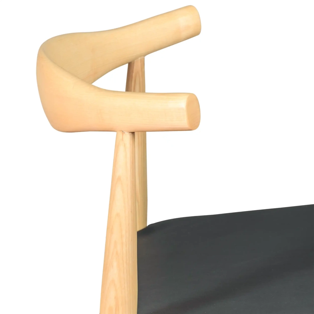 Replica della famosa sedia Elbow, disegnata da Hans J. Wegner