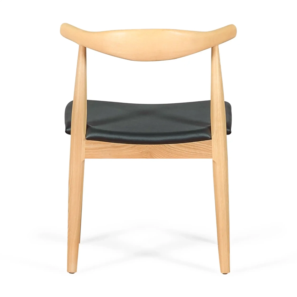 Replica della famosa sedia Elbow, disegnata da Hans J. Wegner