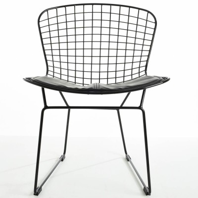 Harry Bertoia mustasta teräksestä valmistetusta Bertoia-tuolista