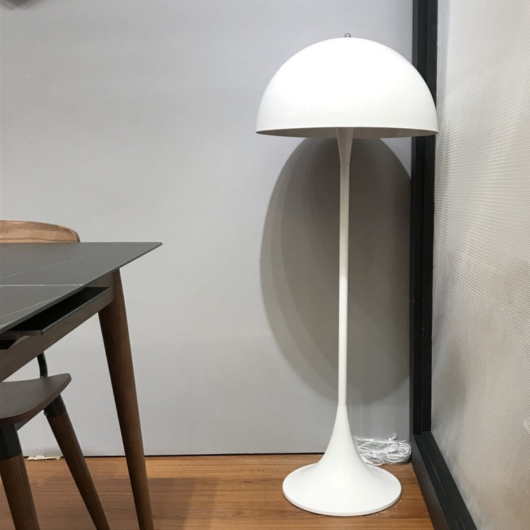 Inspirazione Lampada da terra Phantella - Lampada dal design minimalista