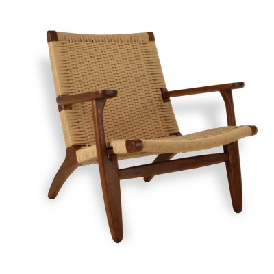 Réplique du fauteuil Nordic Lounge CH25 en bois de noyer