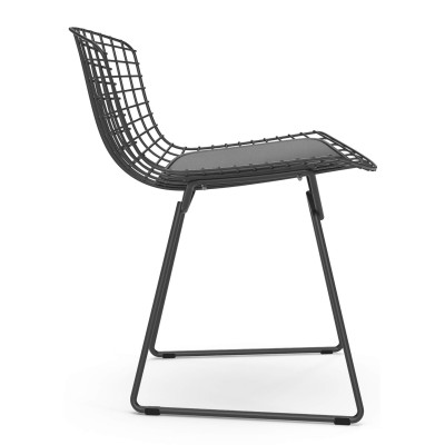 Replica Bertoia metal chair in black steel in industrial style of the famous designer Hans J. Wegner