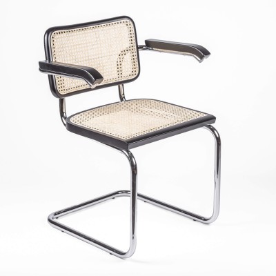 Replica van de Cesca Chair met armleuningen van ontwerper Marcel Breuer