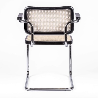 Réplica de la silla Cesca Chair con reposabrazos del diseñador Marcel Breuer