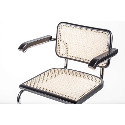 Replica van de Cesca Chair met armleuningen van ontwerper Marcel Breuer