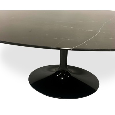 Réplique de table basse tulipe en marbre Marquina