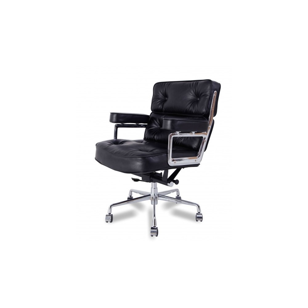 Replica ES104 Lobby office chair in aged leatherette.