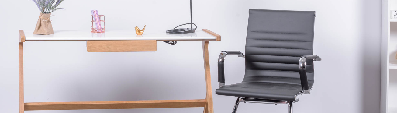 Repliche di sedie da ufficio in pelle come le famose sedie da ufficio Eames.